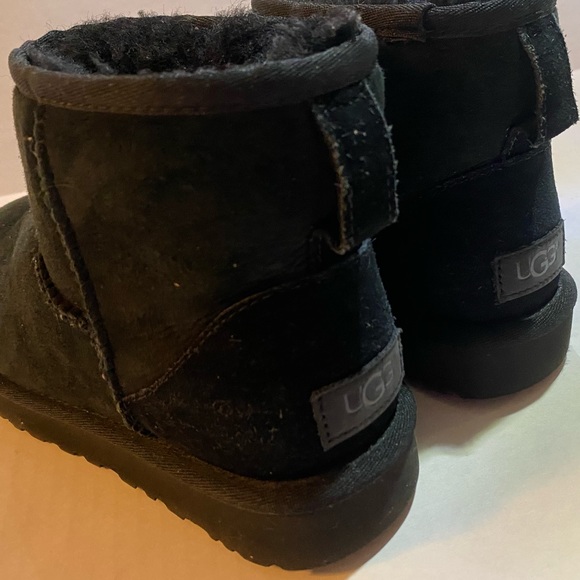 Black Short Ugg Boots - Picture 4 of 9